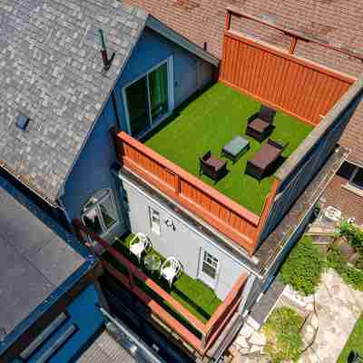 Stunning 3BRM Apartment with Rooftop Patio in the Beaches Area of Toronto Hotel Exterior