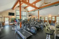 Spacious Corner Townhouse Next to Mt. Snow! Private Hot Tub!