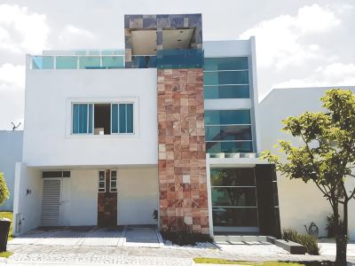 ¡casa Grande y Cómoda! Súper Ubicación, Seguridad y Tranquilidad en Angelópolis
