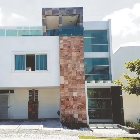 ¡casa Grande y Cómoda! Súper Ubicación, Seguridad y Tranquilidad en Angelópolis