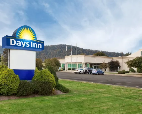 Days Inn by Wyndham Warren Hotels in Warren