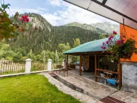 Hotel Kapriz فنادق في دومباي