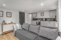 The Cranny: 1 Bedroom House with Indoor Fireplace