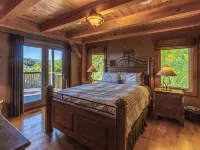 Luxury Lakeview Cabin with Hot Tub and Game Room! Hôtels à : Comte de Swain