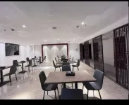 Xinning Jincheng Hotel (Langshan Avenue West Bus Station)