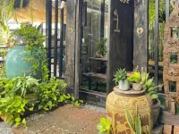 The Quarter Wutthakat Hotels near Chom Thong