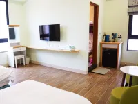 Pottery Flower B&B Hotels near Jiji Train Station