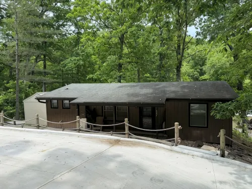 Recently Updated Lakefront Cabin House Near Camdenton at Lake of the Ozarks - Homestays