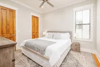 Stark Landing is a brand new modern home located in the heart of Starkville! - Homestays