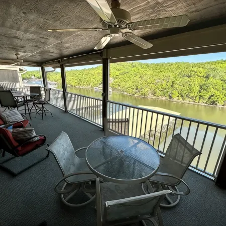 Lazy Days, 3-bedroom, family-friendly condo in the heart of Lake of the Ozarks!