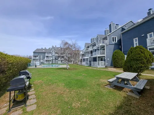 Central & Cozy Lakeview condo within walking distance of Lake Memphremagog.