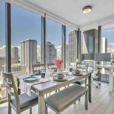 Luxury 3Br 2Bath Condo in Miami Dining/Meeting Rooms