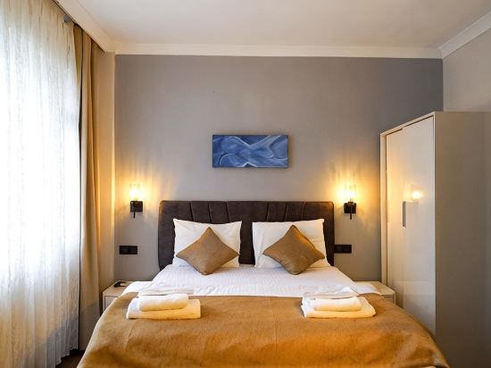 Front Door Suites