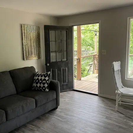 New cabin located on the jacks fork river front. Hoteles en Condado de Shannon