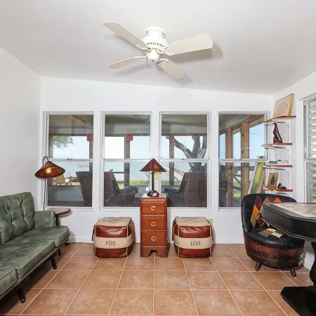 Charming3 Bedroom on Baffin Bay where legends of the speckled trout come to life