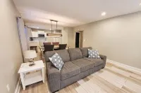 Luxurious Home in the Heart of Niagara Falls - Homestays