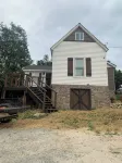 2-bedroom with a loft . Only a block away from the ATV/hiking trails !!! - 3つ星