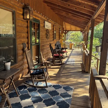 Cozy, Secluded, Log Cabin