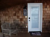 "The Wolf Den" - Lakefront suite with mountain views - 마운틴 뷰