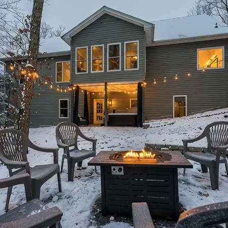 3800 sq ft of Fun! Sleeps 14 • Hot Tub • Pool Table • Pac-Man • Foosball
