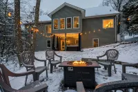 3800 sq ft of Fun! Sleeps 14 • Hot Tub • Pool Table • Pac-Man • Foosball