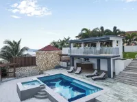Exclusive French Polynesian Inspired Ocean View Villa - Huvilat