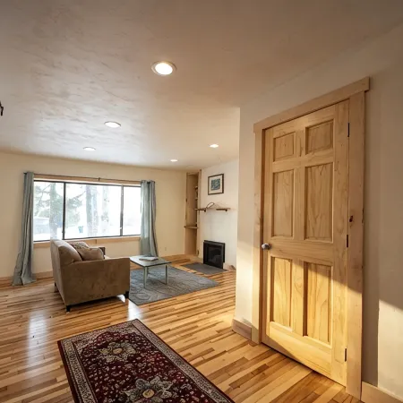 Historic Hawkes Apartment--downtown washburn, close to beaches, restaurants, etc