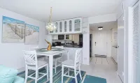 Seacret Hideout - Bayside - 1 block to beach, Seacrets and more. - 자쿠지