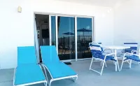 Charming 1-bedroom, Beachfront condo in fabulous Longboat Key steps to the beach