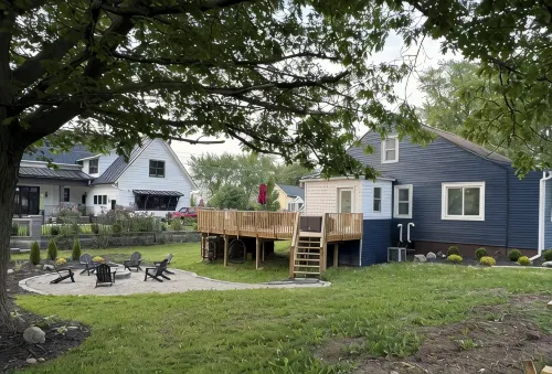 Steps to Farmers Market & Beach! Huge Deck + Fire-Pit