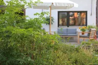 Haus mit großem Garten, 2 Schlafzimmer, 2 Bäder, 151 qm Wohnfläche - Alojamientos