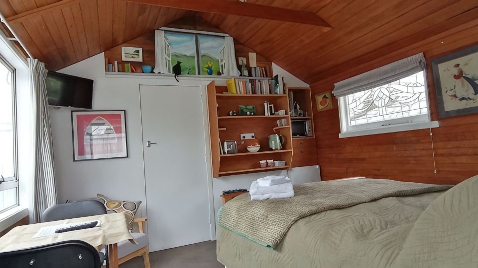 Cute and private self Contained Cottage
