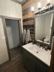 Makin Memories New Cabin Near Lake Texoma & Casino. A Mile to Marina/Boat Ramp.