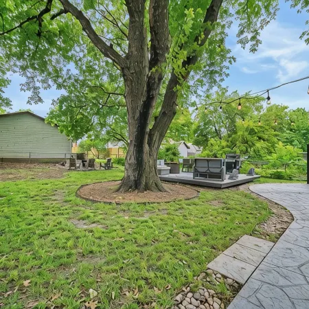 Close to Drake/Downtown - Filled With Amenities, Pet Friendly, Hot Tub, Theater!