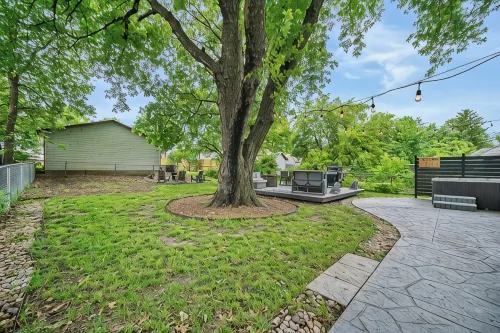 Close to Drake/Downtown - Filled With Amenities, Pet Friendly, Hot Tub, Theater!