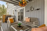 Stylish Chalet with Hot Tub and Jacuzzi! - Hot Tub