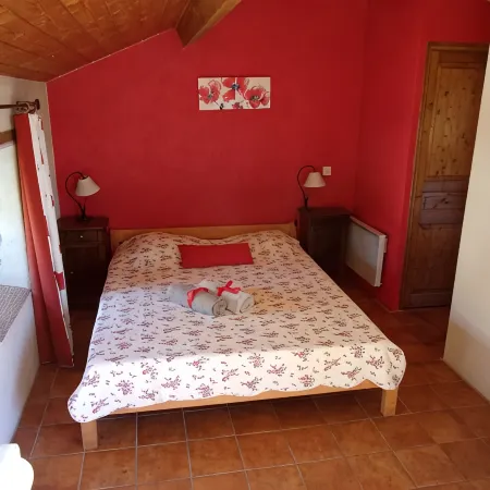 Charming cottage la FENIERE in quiet area, 105m², 3 ch, heated swimming pool