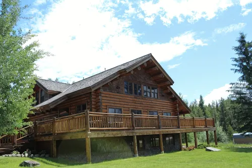 Rustic 2 Bedroom Cabin, 2 Baths,  Sleeps 4, 2 Minutes From West Glacier - Alphydda