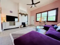Brightside Bungalow - Minutes from beach, 3 full baths, and a comfy patio! - Bungalows