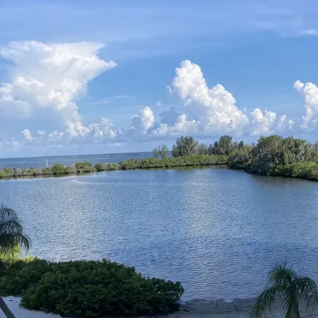 Hudson Hideaway: 2 BR/2 Bath Gulf Front Condo,Stunning Sunset from 27' Balcony