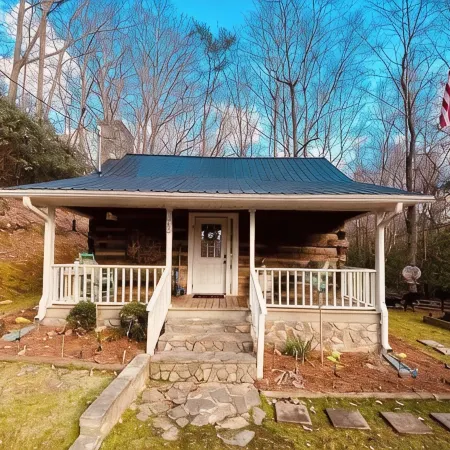 Charming and modernized 1800's Creekside Cabin w/Hot Tub and 5 minutes to I-77