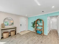Pool, hot tub, putting green, pickleball, tiki bar, fire pit Hotels in West Bradenton