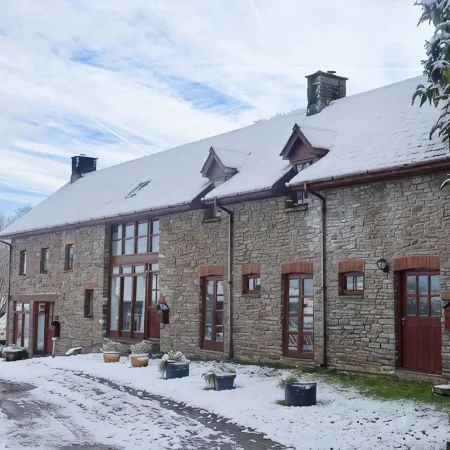 "Home from Home" in the Bannau Brycheiniog with stunning views of the Usk Valley Отели в г. Брекон