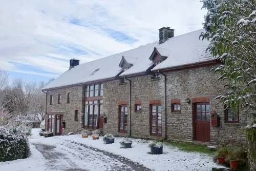 "Home from Home" in the Bannau Brycheiniog with stunning views of the Usk Valley