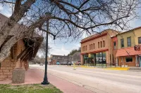 Historic Evanston Building Downtown + Walk to Moccasin Springs, Restaurants, VA