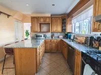 Tufts 4BD/2BA - 5.MIN to Harvard&Boston / Free Parking / Walk to Subway Hotels in Somerville