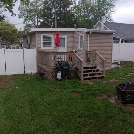Beach Bungalow in peaceful Toms River with AC, WiFi, beach badges.