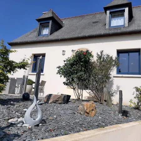 Family house 500 m from the sea