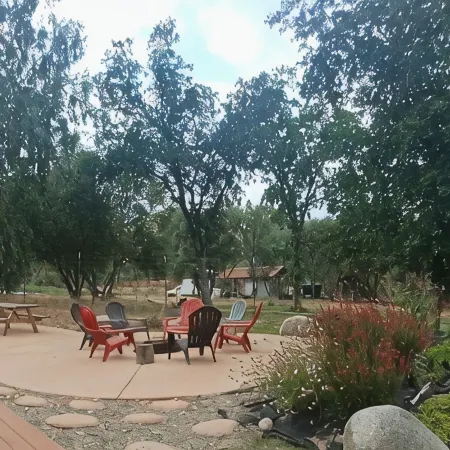 Awesome house & Kaweah River access and 5 miles to Sequoia Park