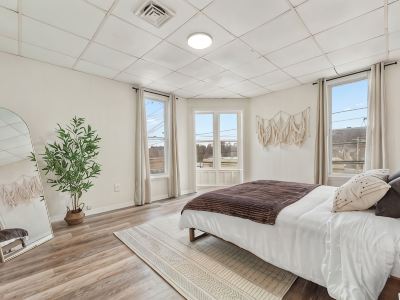 The Cozy Emerald Stay 5 Minutes to Downtown